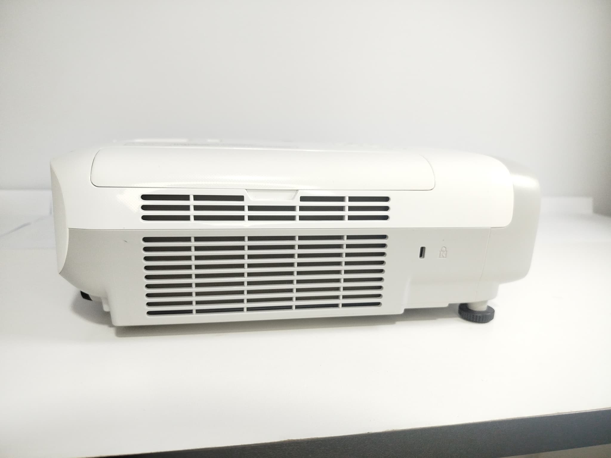 Epson PowerLite 970 Epson - Vista 3 del proyector Reacondicionado