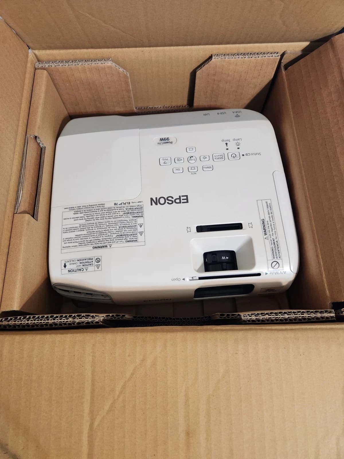 Proyector Epson 99W - H578A WXGA 3000 Lúmenes - Lote 30 Unidades Epson - Vista 2 del proyector Reacondicionado