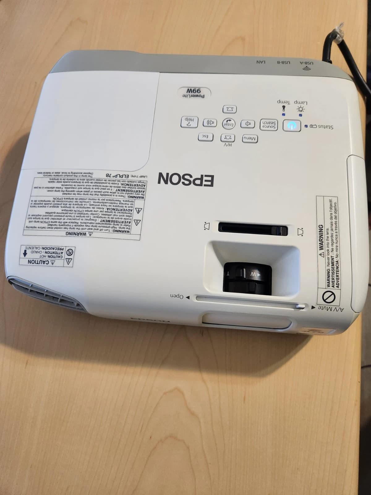 Proyector Epson 99W - H578A WXGA 3000 Lúmenes - Lote 30 Unidades Epson - Vista 5 del proyector Reacondicionado