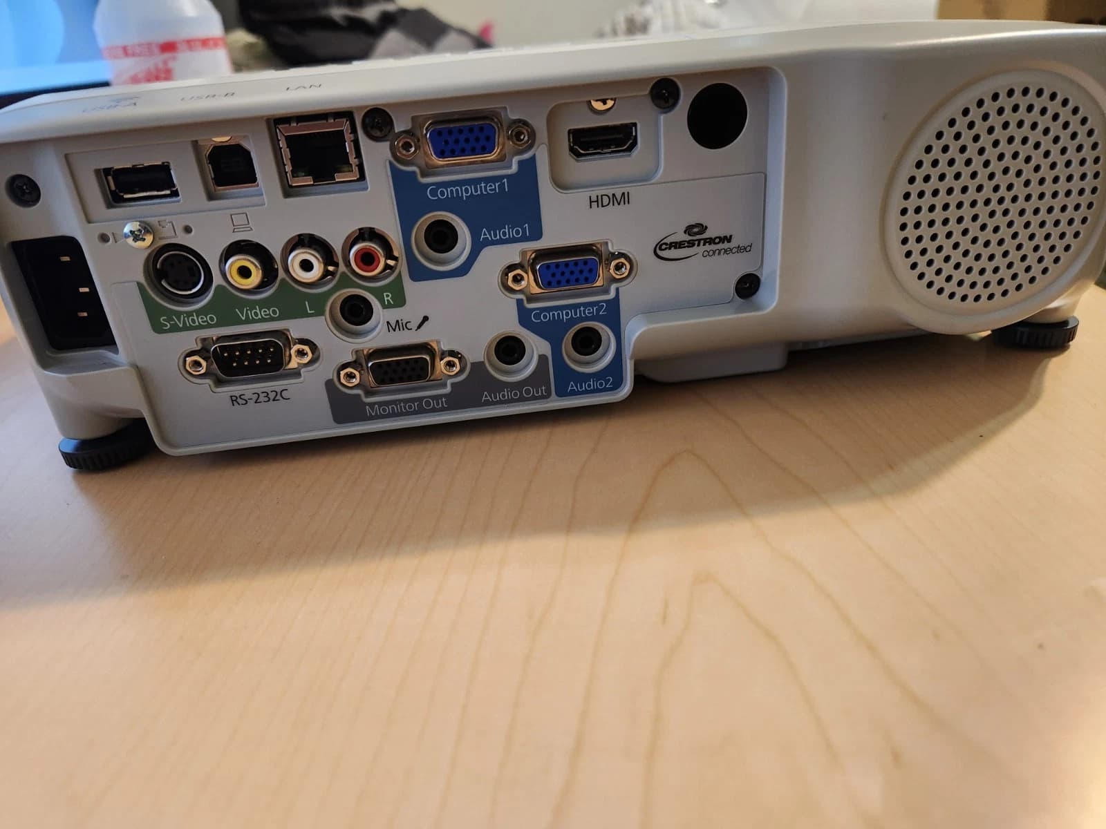 Proyector Epson 99W - H578A WXGA 3000 Lúmenes - Lote 30 Unidades Epson - Vista 7 del proyector Reacondicionado