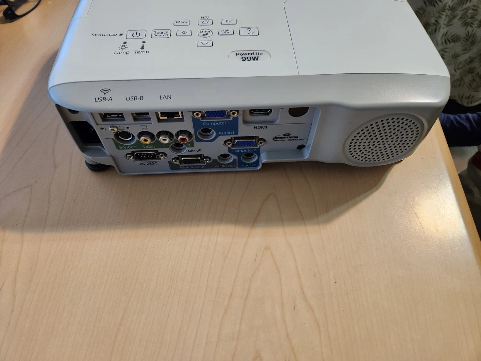 Proyector Epson 99W - H578A WXGA 3000 Lúmenes - Lote 30 Unidades Epson - Vista 8 del proyector Reacondicionado