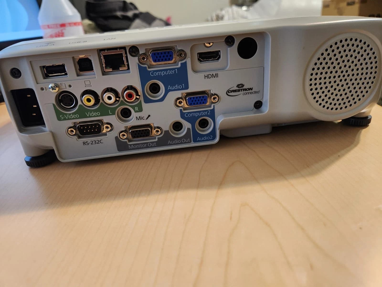 Proyector Epson 99W - H578A WXGA 3000 Lúmenes - Lote 30 Unidades Epson - Vista 9 del proyector Reacondicionado