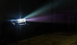 Proyector corporativo en sala de conferencias