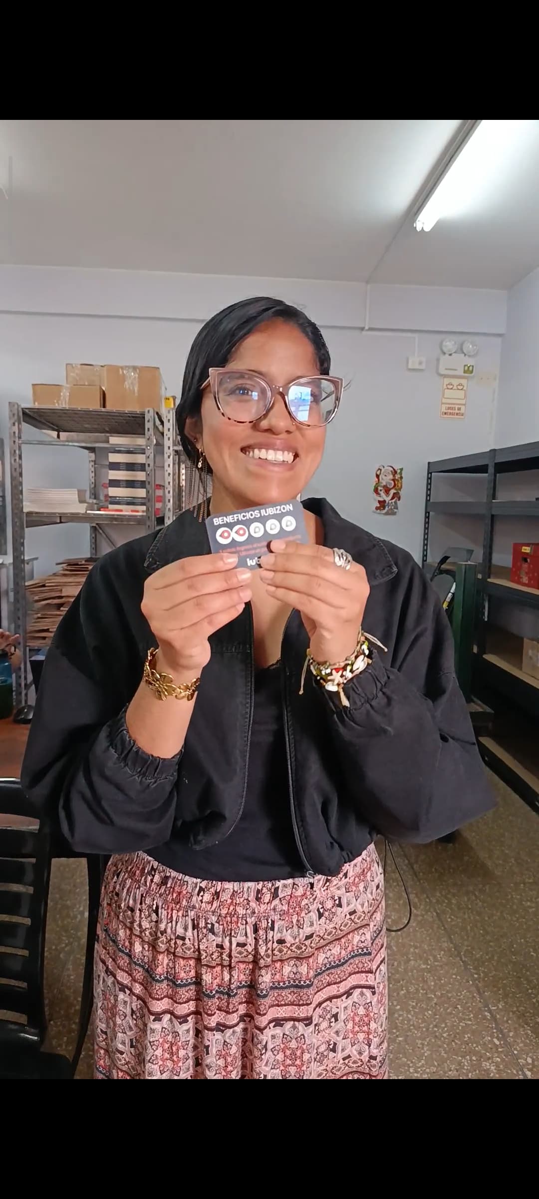 Proyector instalado para presentaciones digitales