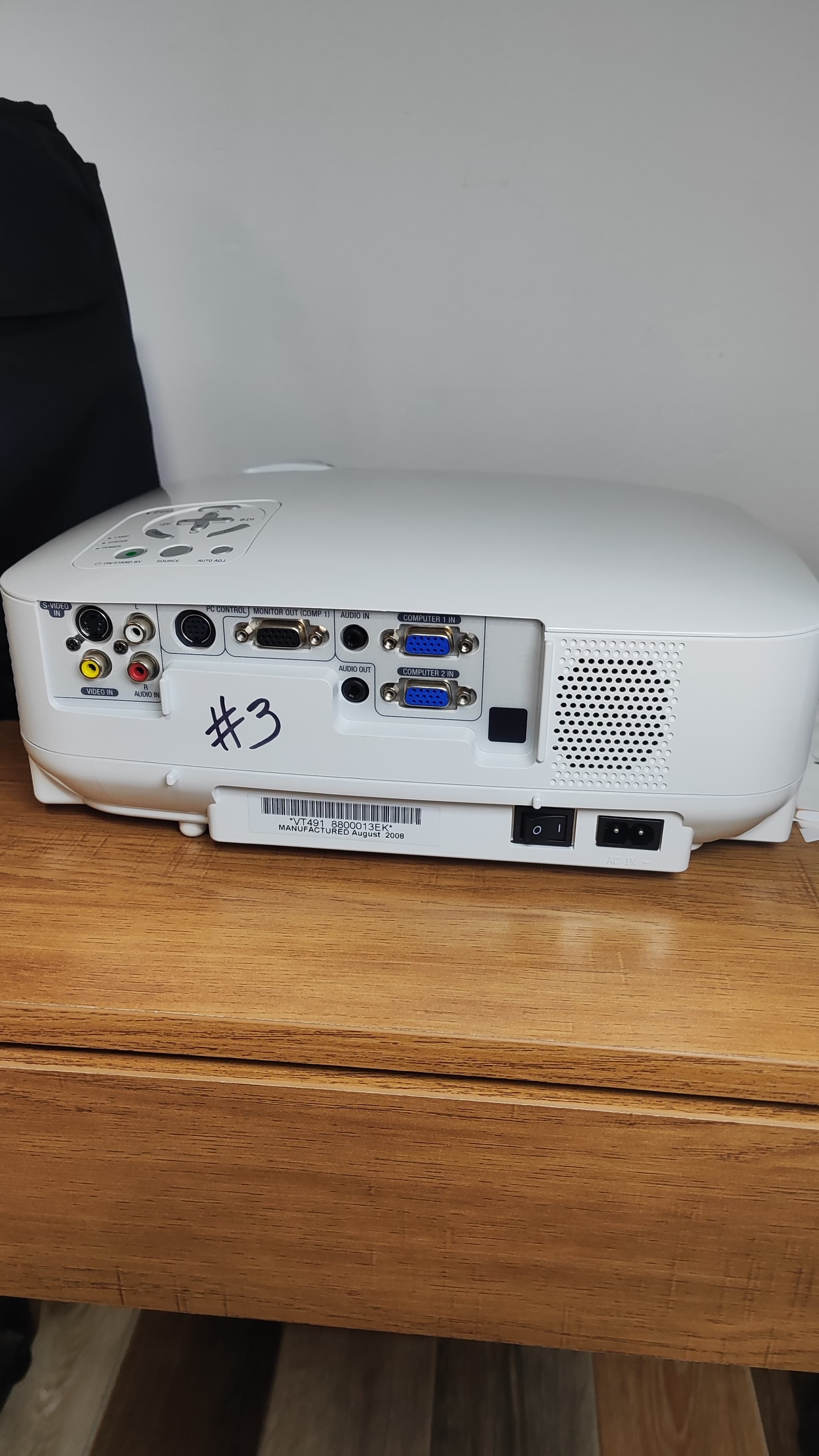 Proyector NEC VT695 + Convertidor VGA a HDMI y Accesorios (en Bolso) NEC - Vista 5 del proyector Nuevo